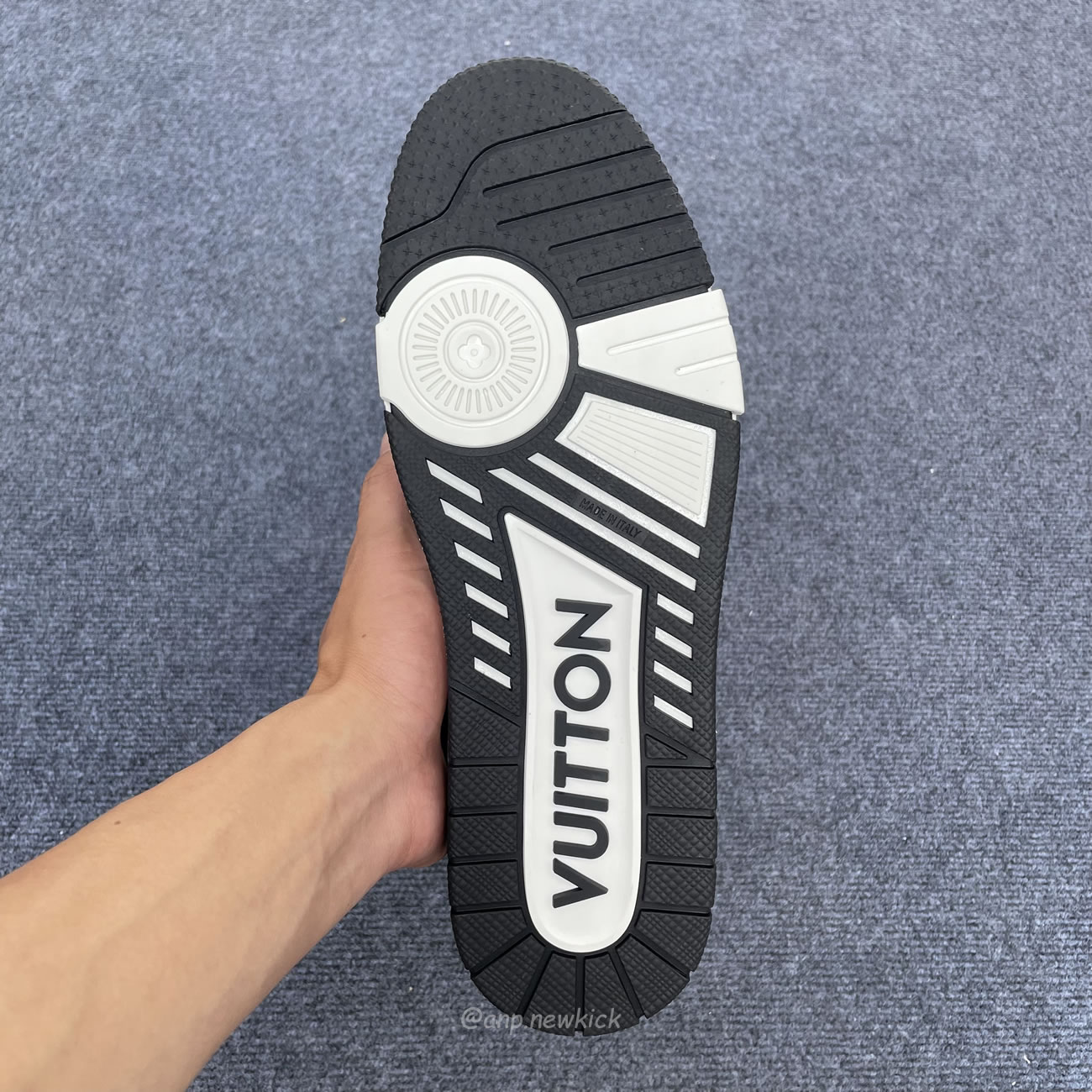 Louis Vuitton Lv Trainer Velcro Strap Monogram Denim Black White 1a9zau (5) - www.newkick.org