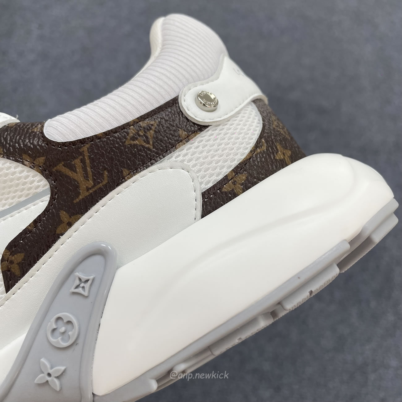 Louis Vuitton Lv Olympia Sneaker Blanc Black Silvery 1ahoht (8) - www.newkick.org