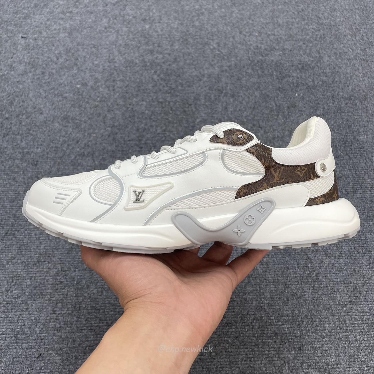 Louis Vuitton Lv Olympia Sneaker Blanc Black Silvery 1ahoht (9) - www.newkick.org
