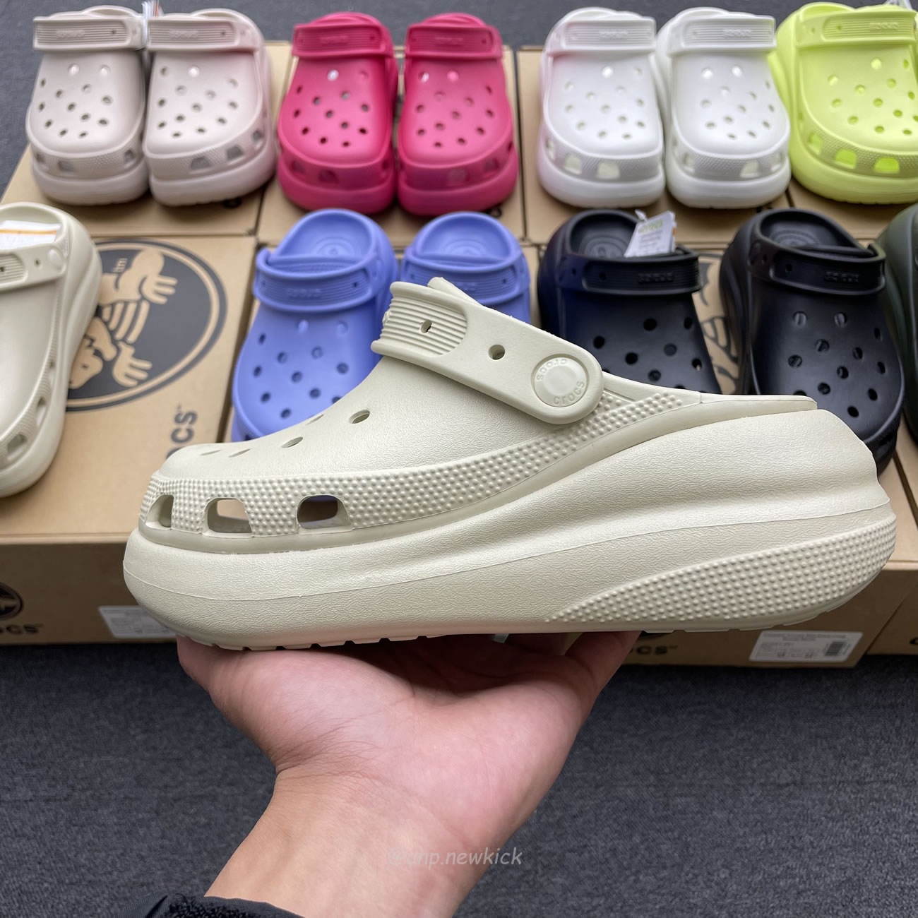 Crocs Classic Crush Clog Bone Multi Black White Green Blue Grey Red Green Dark Green Brown 207521 (8) - www.newkick.org Crocs Classic Crush Clog Bone Multi Black White Green Blue Grey Red Green Dark Green Brown 207521 (8) - www.newkick.org