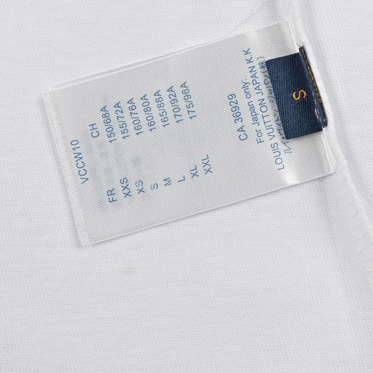 Louis Vuitton 24ss Stitching Cursive Embroidery Letters, Short Sleeves T Shirt (6) - www.newkick.org Louis Vuitton 24ss Stitching Cursive Embroidery Letters, Short Sleeves T Shirt (6) - www.newkick.org
