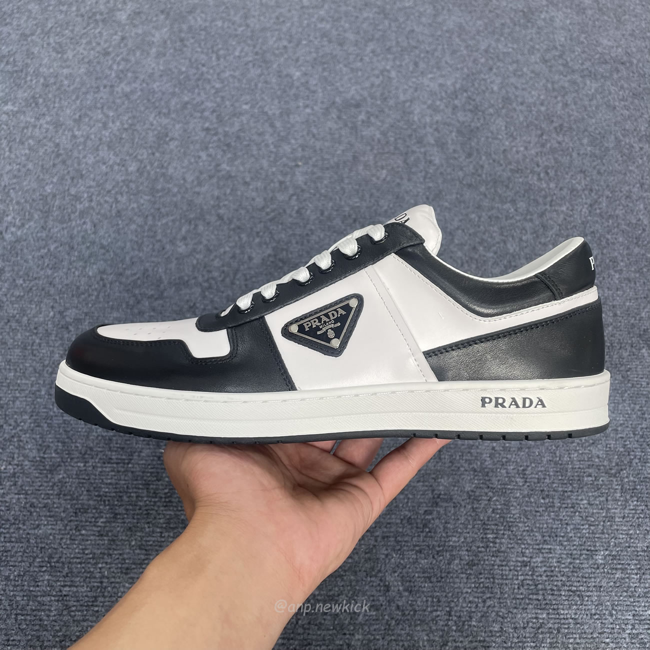 Prada Downtown Low Top Sneakers Leather White Black 2ee364 3lkg F0964 (2) - www.newkick.org