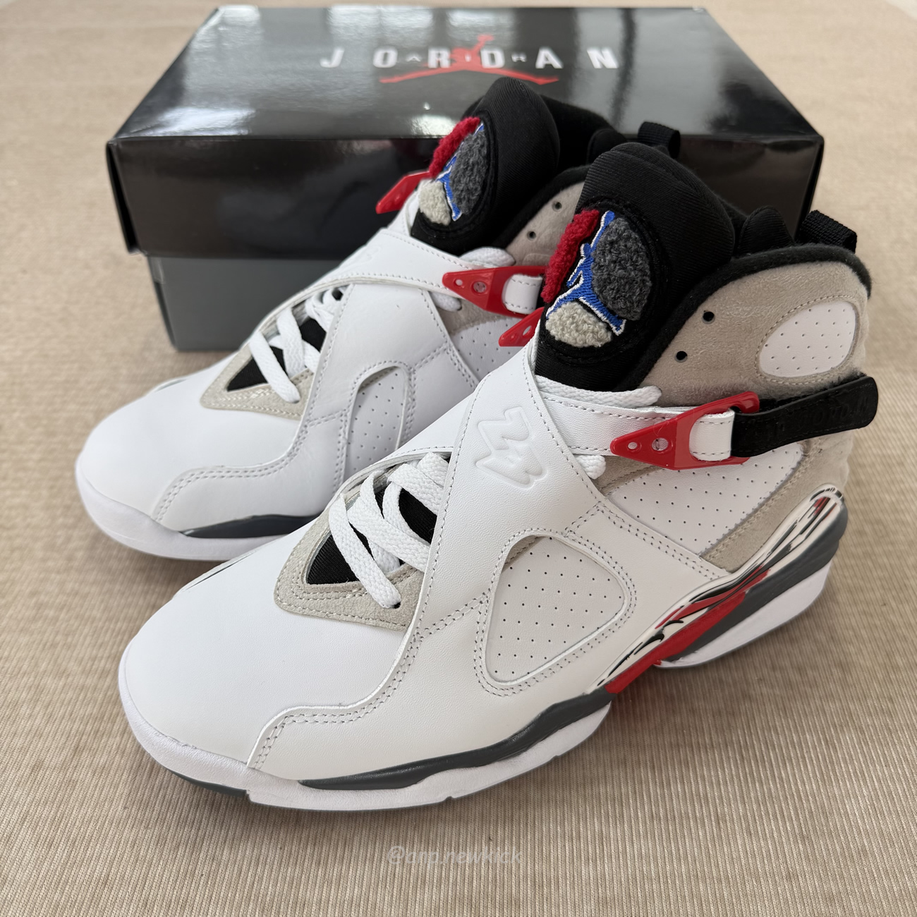 Air Jordan 8 Retro Bugs Bunny 2025 305381 100 (2) - www.newkick.org