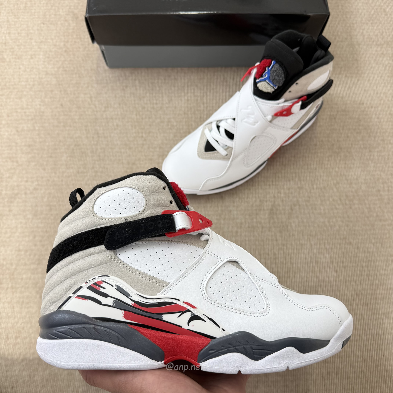 Air Jordan 8 Retro Bugs Bunny 2025 305381 100 (4) - www.newkick.org