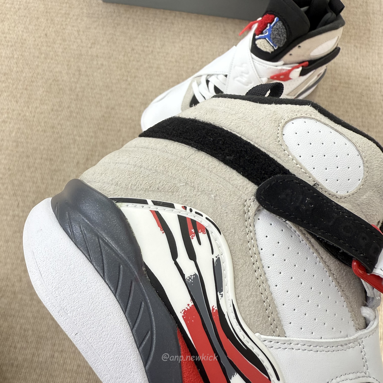 Air Jordan 8 Retro Bugs Bunny 2025 305381 100 (6) - www.newkick.org