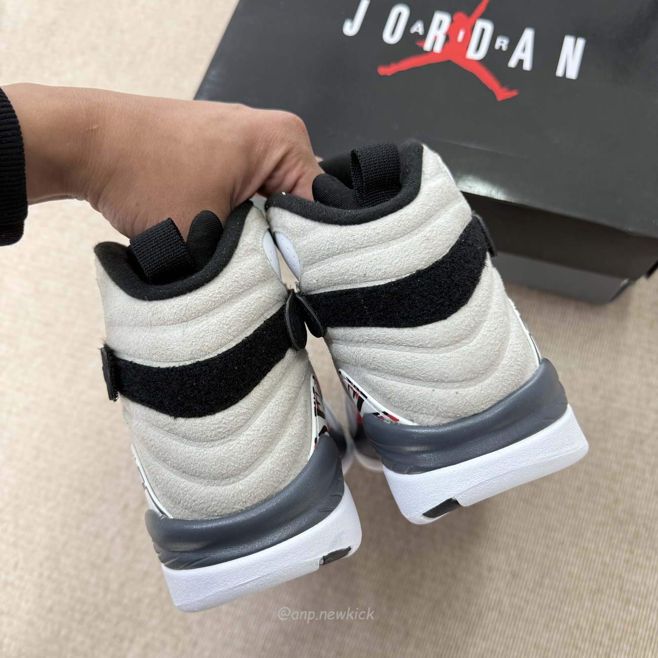 Air Jordan 8 Retro Bugs Bunny 2025 305381 100 (7) - www.newkick.org