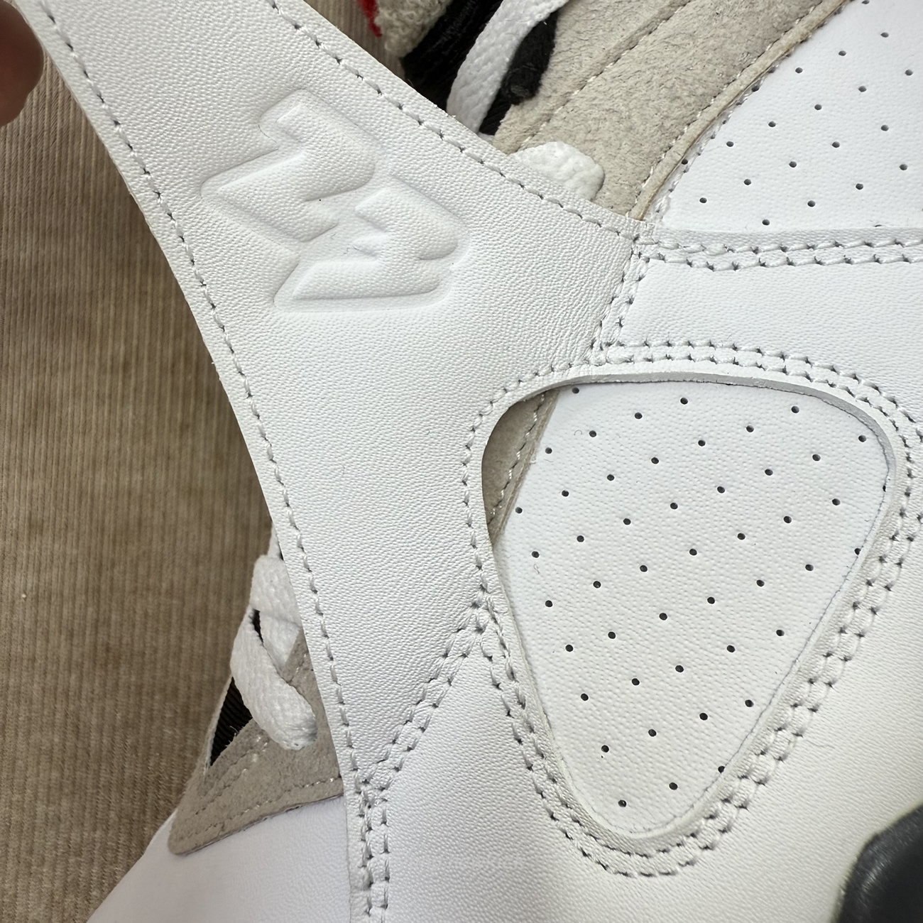 Air Jordan 8 Retro Bugs Bunny 2025 305381 100 (8) - www.newkick.org