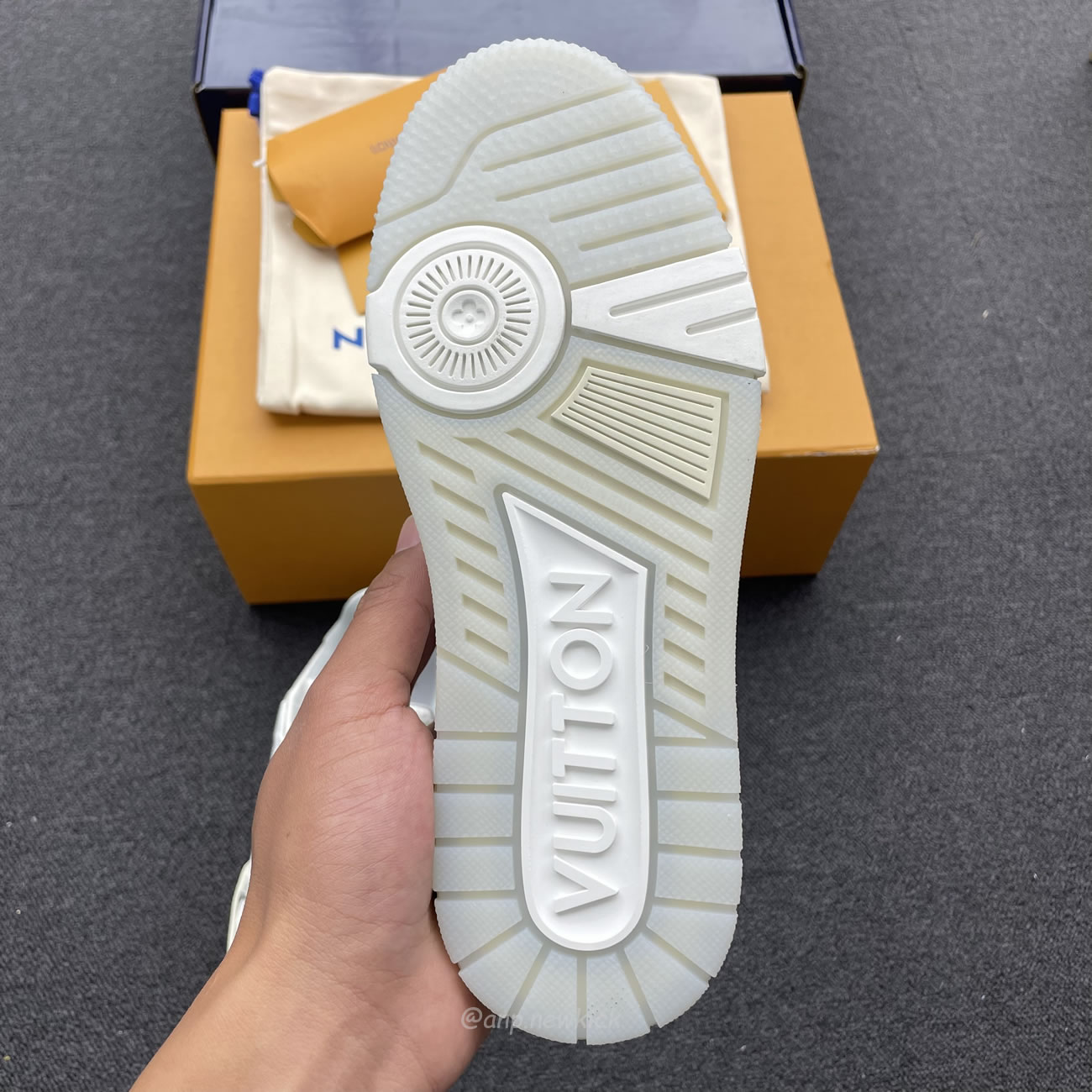 Louis Vuitton Trainer White Signature 51bcolre (11) - www.newkick.org