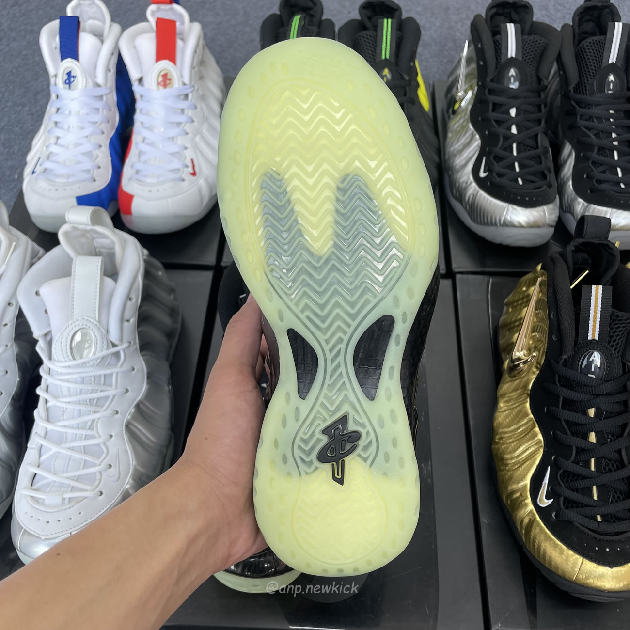 Nike Air Foamposite Pro Metallic Gold 624041 701 (9) - www.newkick.org Nike Air Foamposite Pro Metallic Gold 624041 701 (9) - www.newkick.org