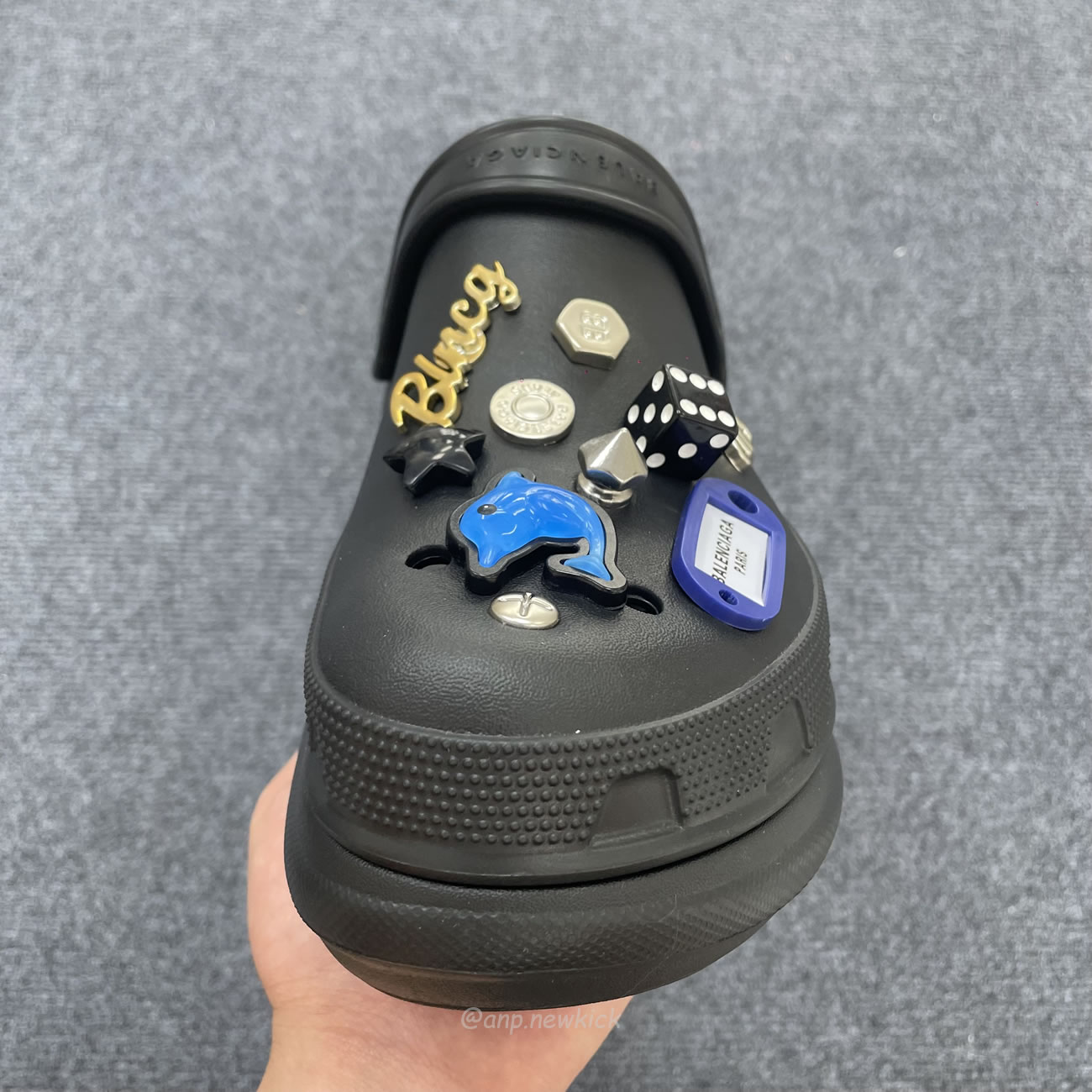 Balenciaga X Crocs Mule Black Silvery Multicolor Jibbitz Womens 720762 W0fow 1000 (10) - www.newkick.org Balenciaga X Crocs Mule Black Silvery Multicolor Jibbitz Womens 720762 W0fow 1000 (10) - www.newkick.org