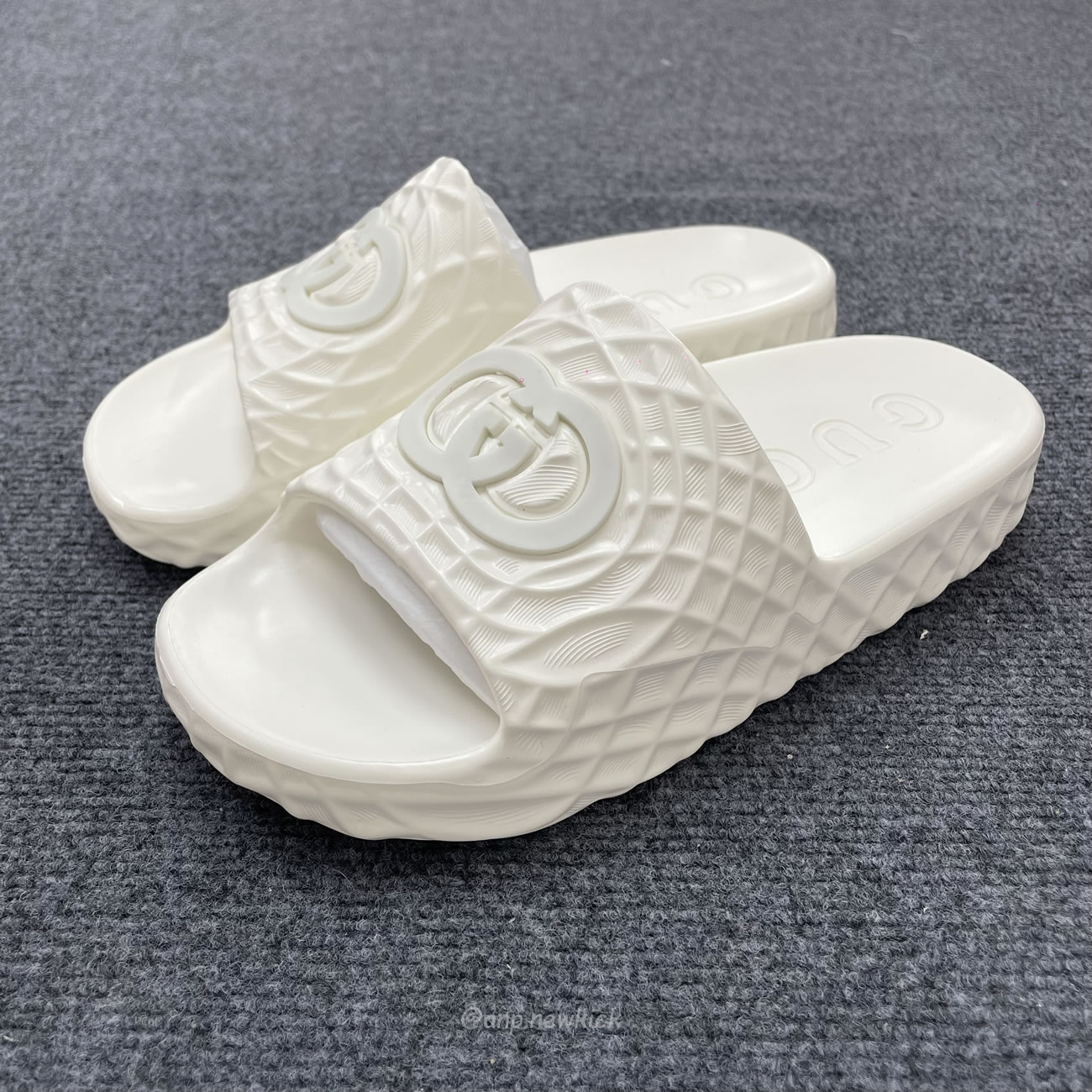 Gucci Slide Sandal Interlocking G Water Ripples 770801 J8710 1000 (3) - www.newkick.org
