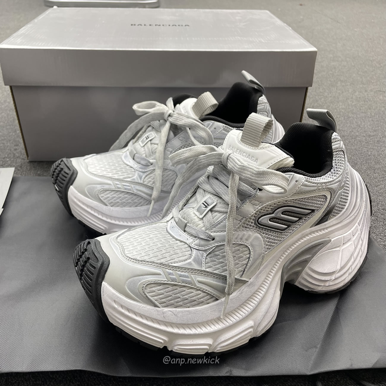 Balenciaga Fall 2024 10xl White 784344 W2mv2 9110 (3) - www.newkick.org