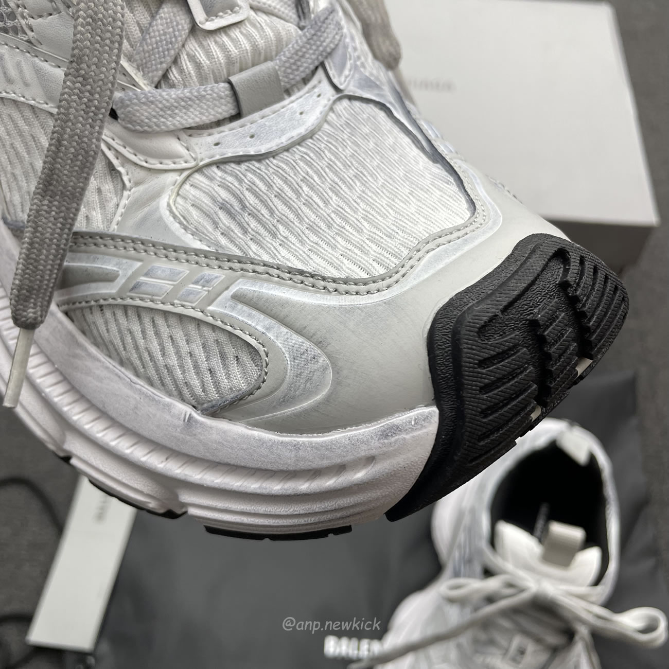 Balenciaga Fall 2024 10xl White 784344 W2mv2 9110 (4) - www.newkick.org