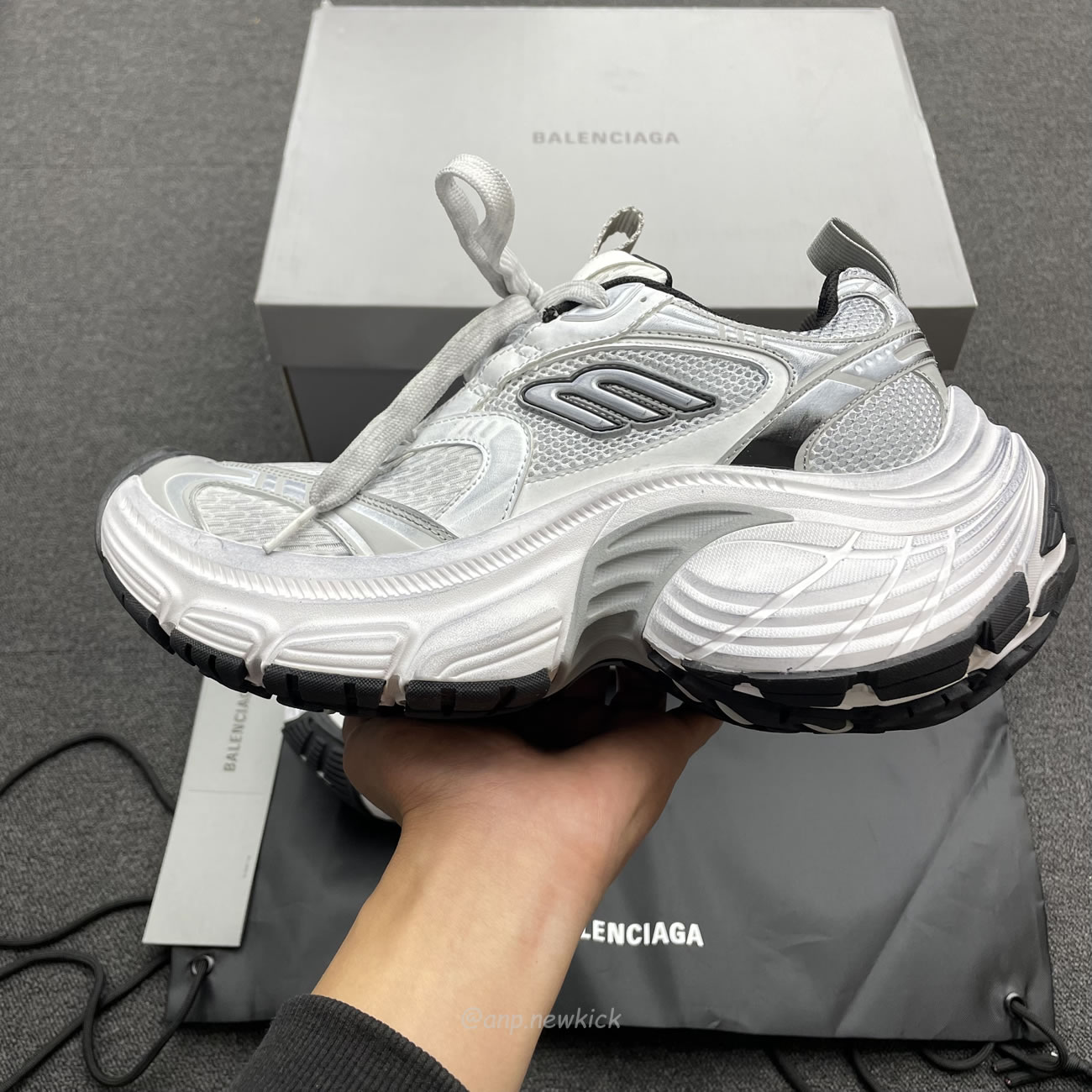 Balenciaga Fall 2024 10xl White 784344 W2mv2 9110 (5) - www.newkick.org