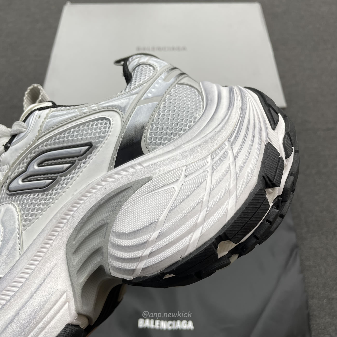 Balenciaga Fall 2024 10xl White 784344 W2mv2 9110 (6) - www.newkick.org