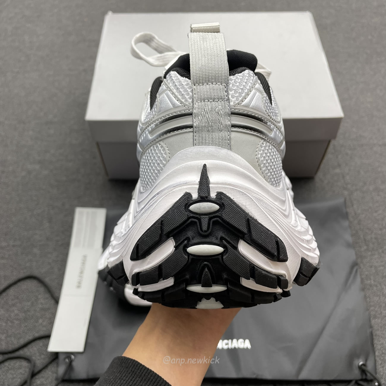 Balenciaga Fall 2024 10xl White 784344 W2mv2 9110 (8) - www.newkick.org