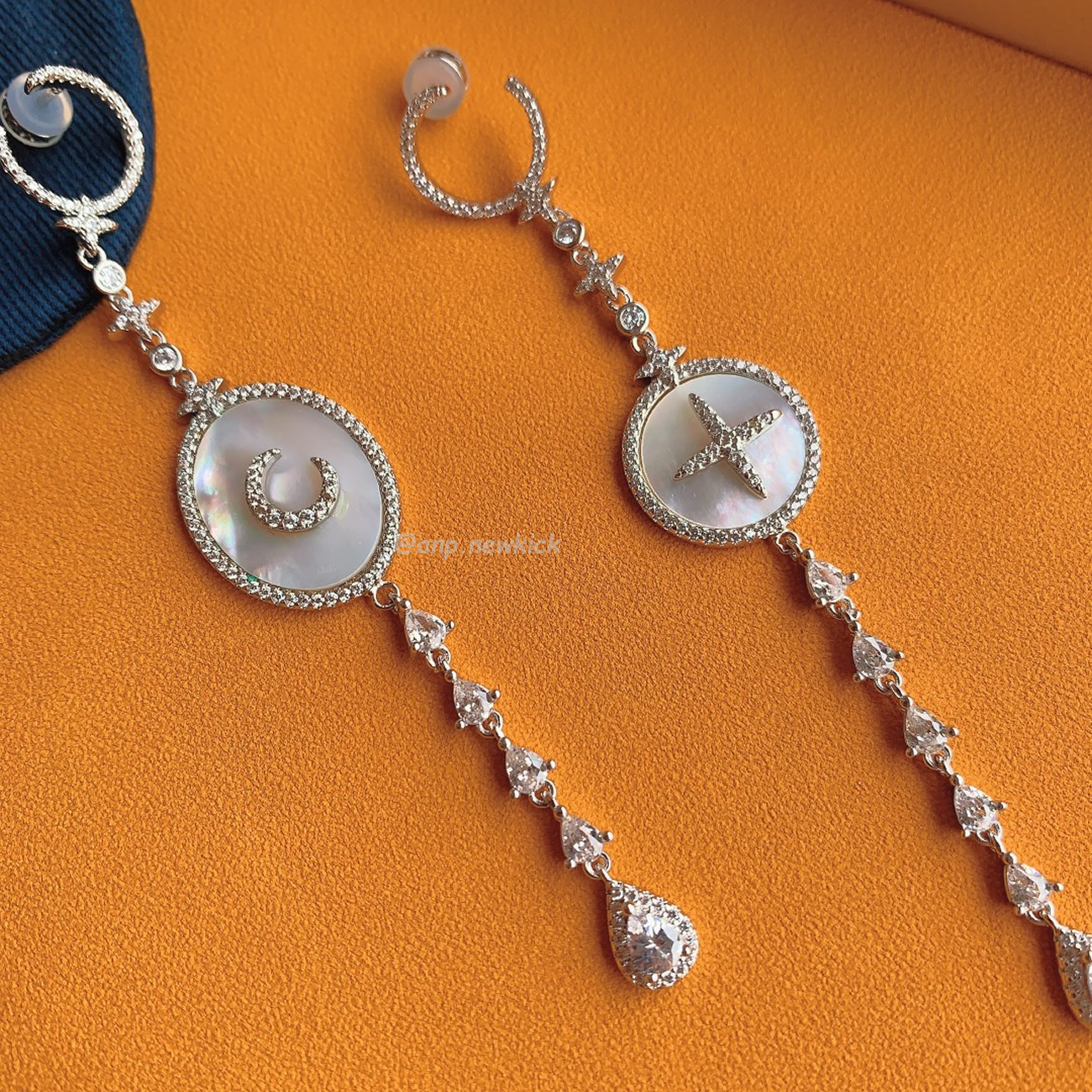 Apm Monaco Star Mother Of Pearl Earrings (11) - www.newkick.org