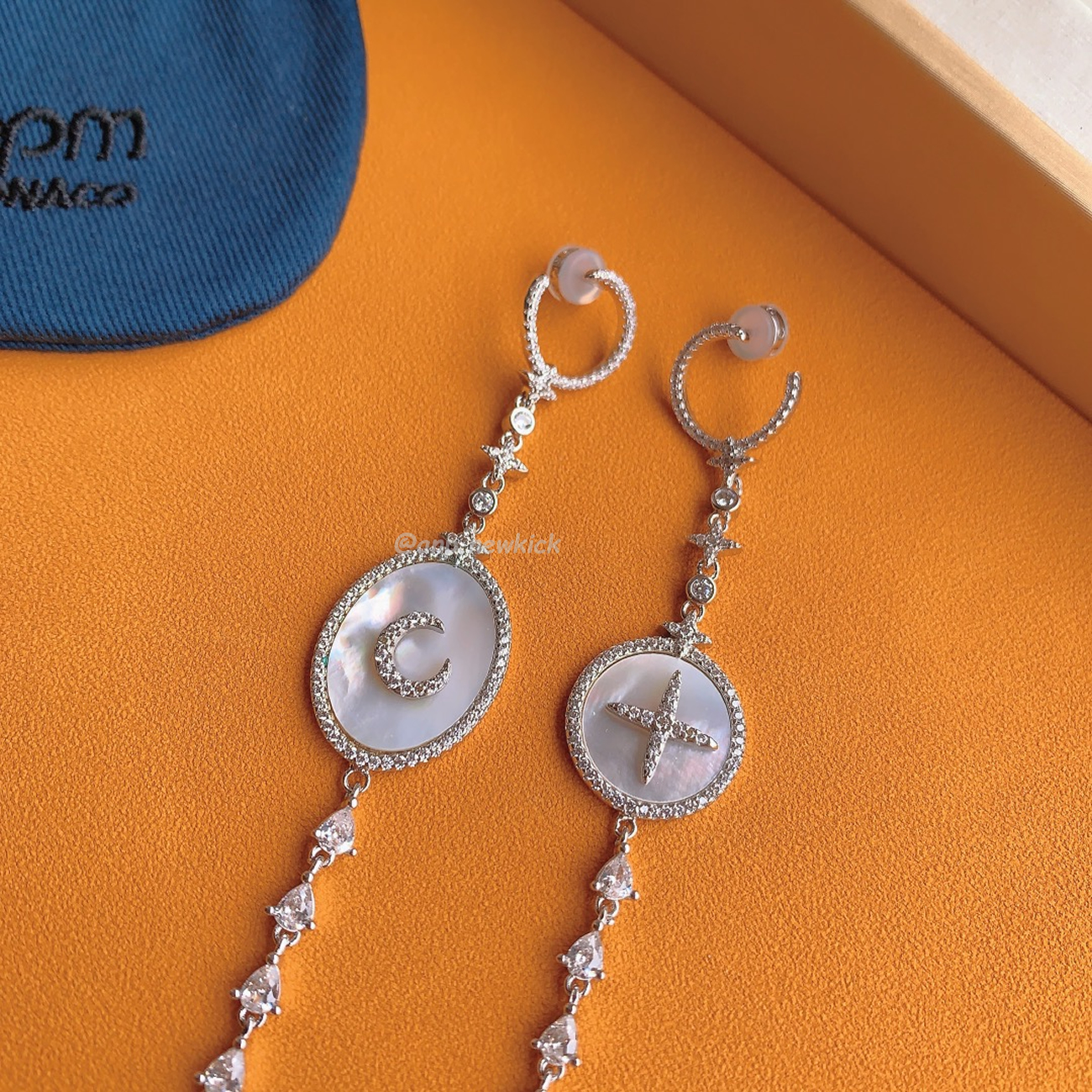 Apm Monaco Star Mother Of Pearl Earrings (12) - www.newkick.org