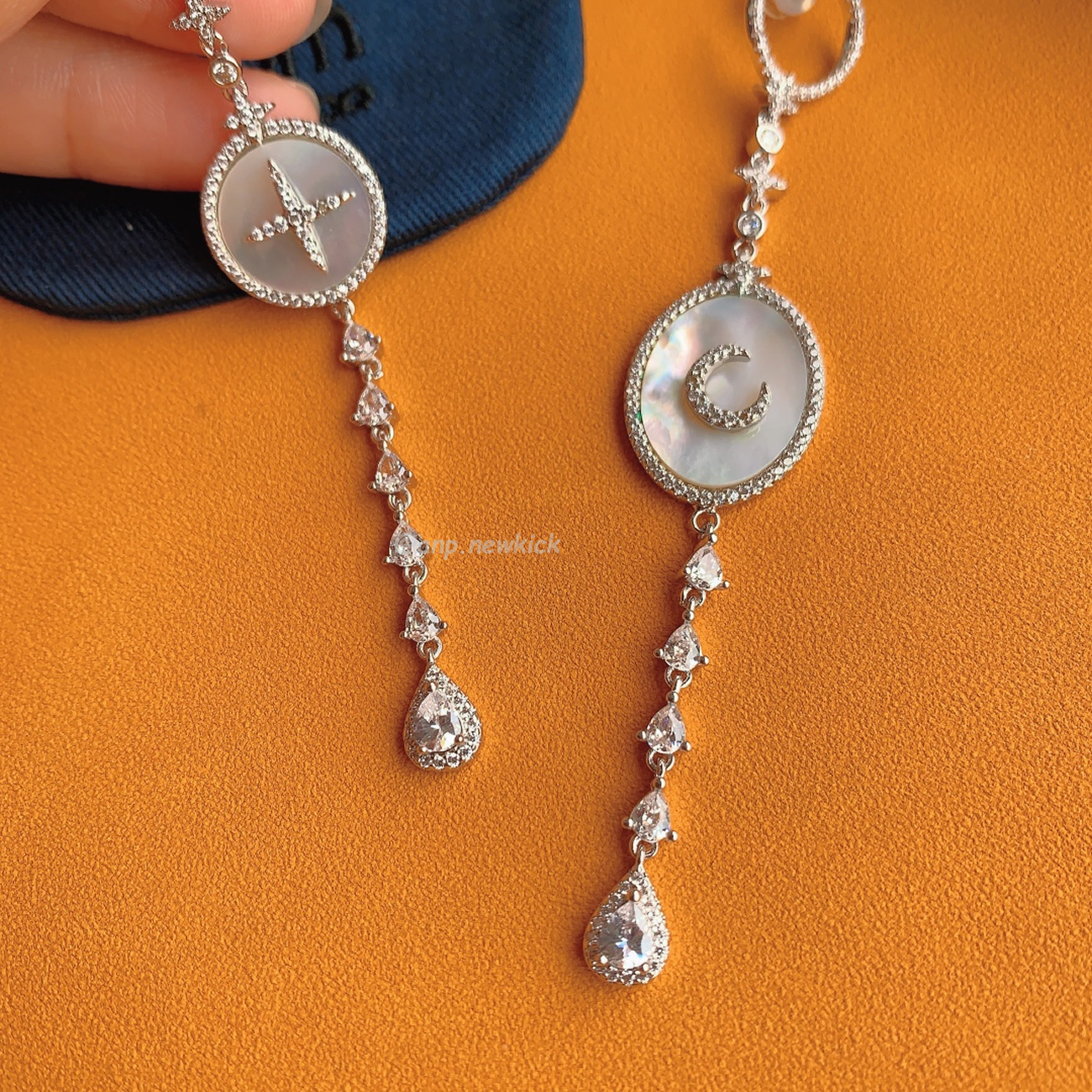 Apm Monaco Star Mother Of Pearl Earrings (13) - www.newkick.org