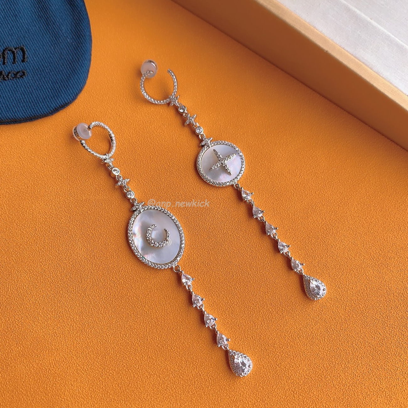 Apm Monaco Star Mother Of Pearl Earrings (8) - www.newkick.org