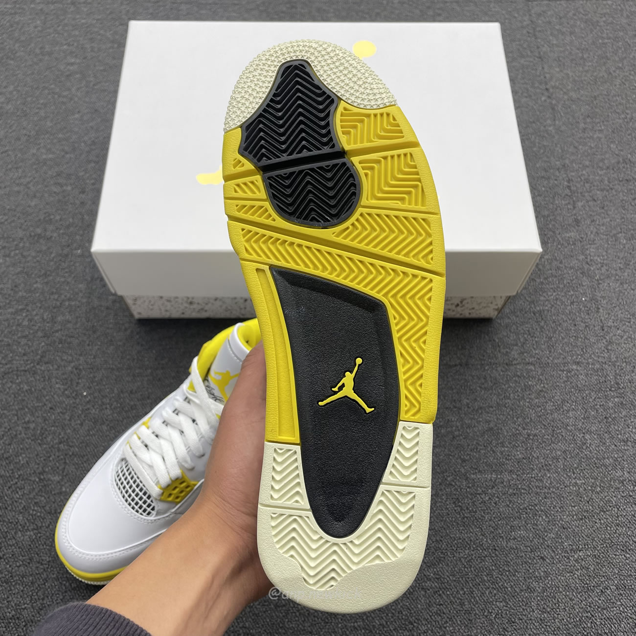 Air Jordan 4 Retro Vivid Sulfur Womens Aq9129 101 (10) - www.newkick.org Air Jordan 4 Retro Vivid Sulfur Womens Aq9129 101 (10) - www.newkick.org