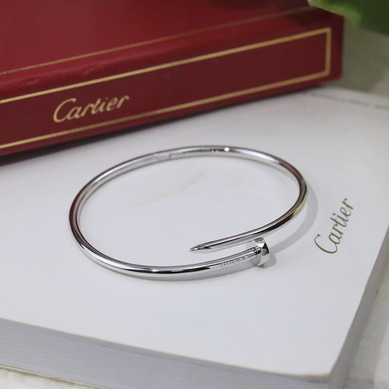 Cartier Bracelet Juste Un Clou B6062618 (2) - www.newkick.org Cartier Bracelet Juste Un Clou B6062618 (2) - www.newkick.org