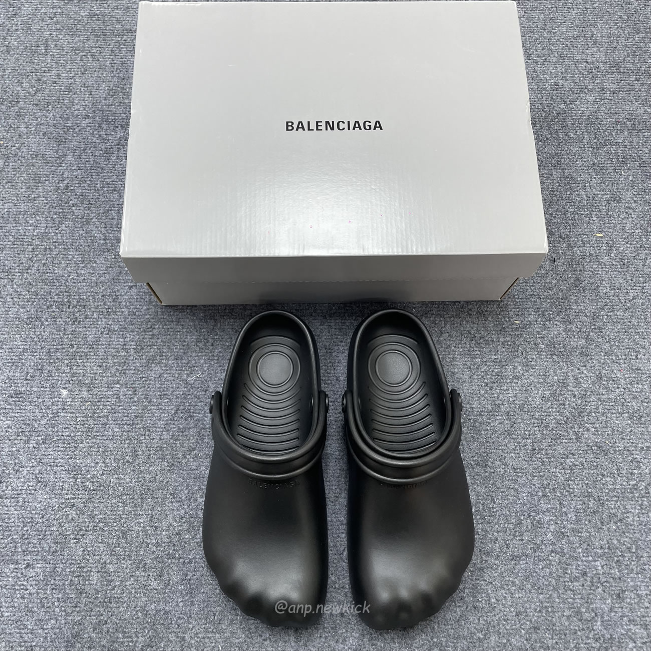Balenciaga Balenciaga Logo Embossed Slingback Mules (4) - www.newkick.org Balenciaga Balenciaga Logo Embossed Slingback Mules (4) - www.newkick.org