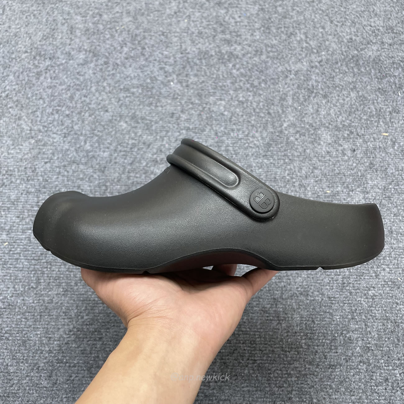 Balenciaga Balenciaga Logo Embossed Slingback Mules (7) - www.newkick.org Balenciaga Balenciaga Logo Embossed Slingback Mules (7) - www.newkick.org
