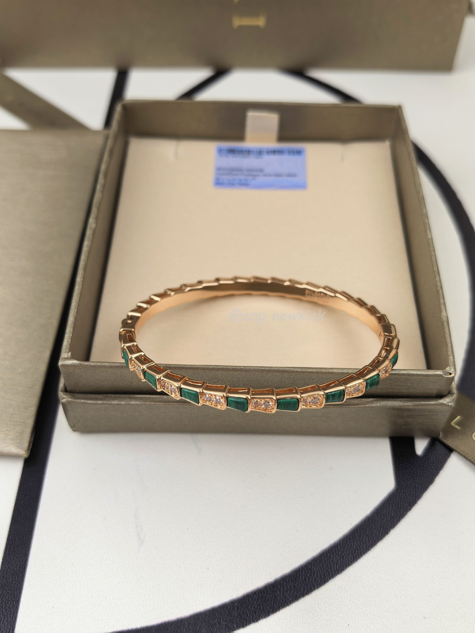 Bulgari Peacock Stone Snake Bone Bracelet (2) - www.newkick.org Bulgari Peacock Stone Snake Bone Bracelet (2) - www.newkick.org