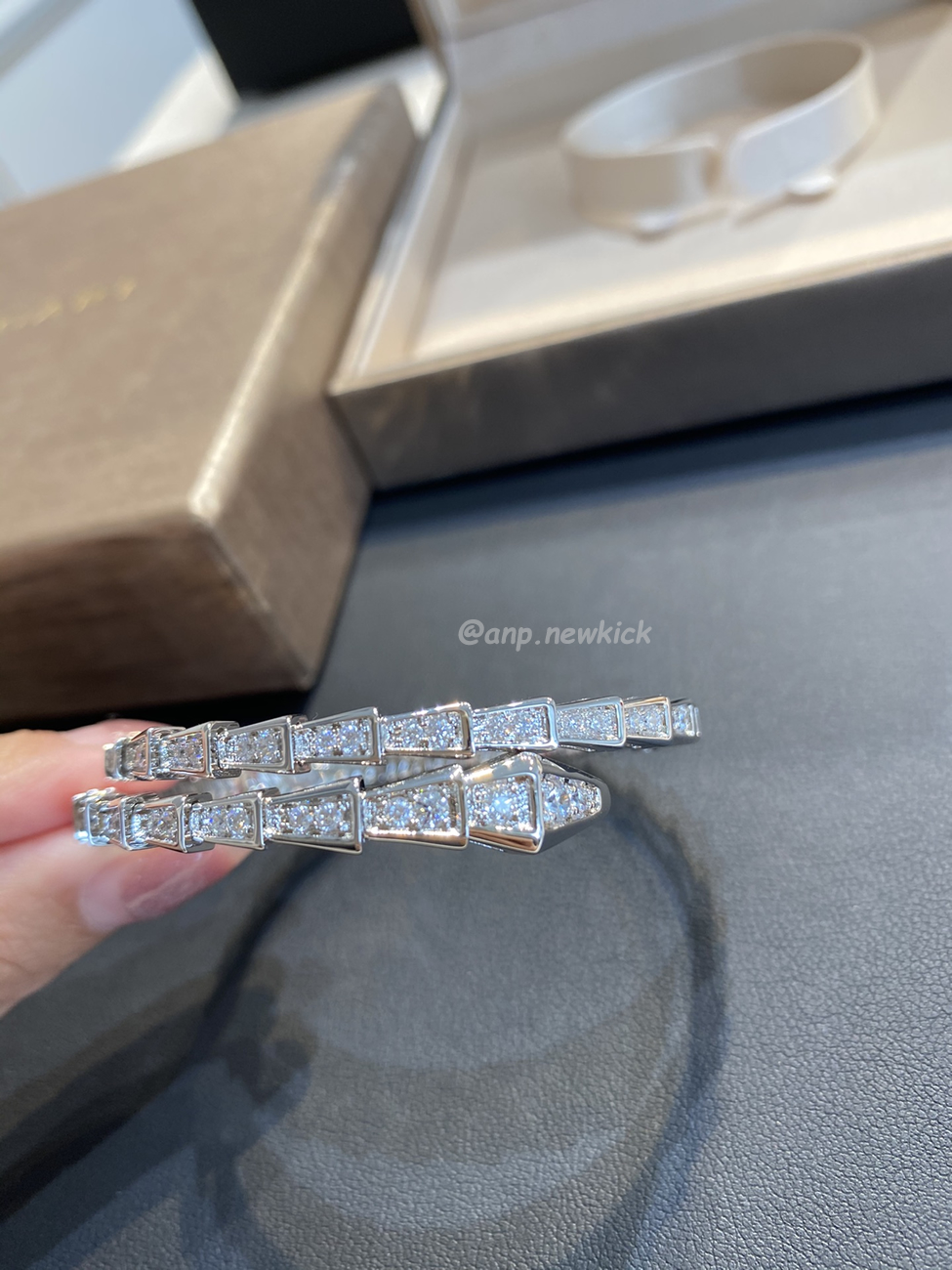 Bulgari Serpentine Full Diamond Bracelet (1) - www.newkick.org Bulgari Serpentine Full Diamond Bracelet (1) - www.newkick.org