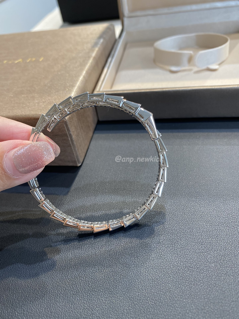 Bulgari Serpentine Full Diamond Bracelet (2) - www.newkick.org Bulgari Serpentine Full Diamond Bracelet (2) - www.newkick.org