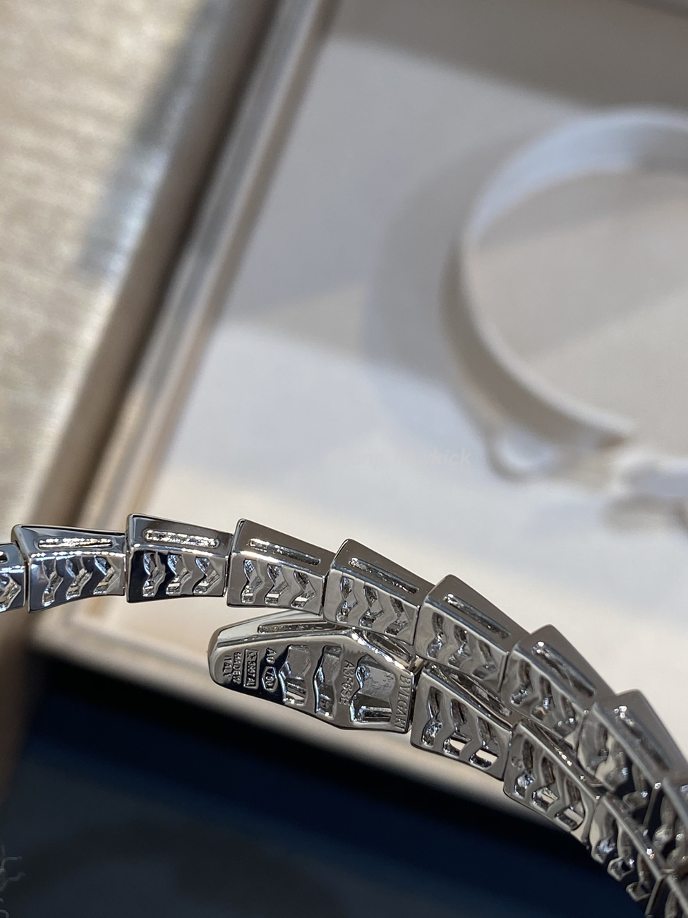 Bulgari Serpentine Full Diamond Bracelet (4) - www.newkick.org Bulgari Serpentine Full Diamond Bracelet (4) - www.newkick.org