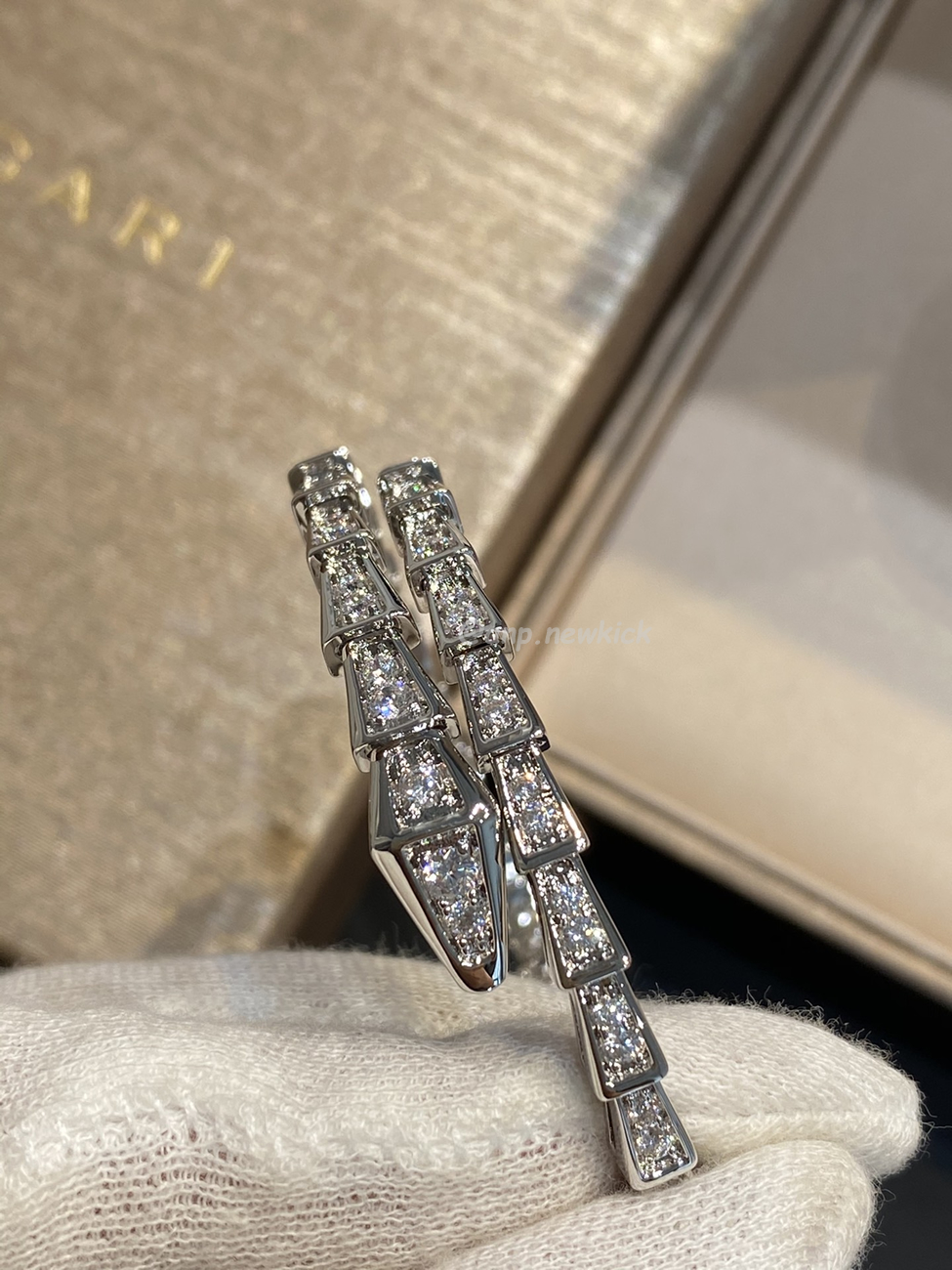 Bulgari Serpentine Full Diamond Bracelet (5) - www.newkick.org Bulgari Serpentine Full Diamond Bracelet (5) - www.newkick.org