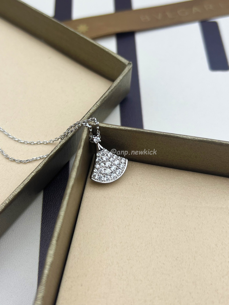 Bulgari Mini Dress Full Of Diamonds, Small Necklace (6) - www.newkick.org