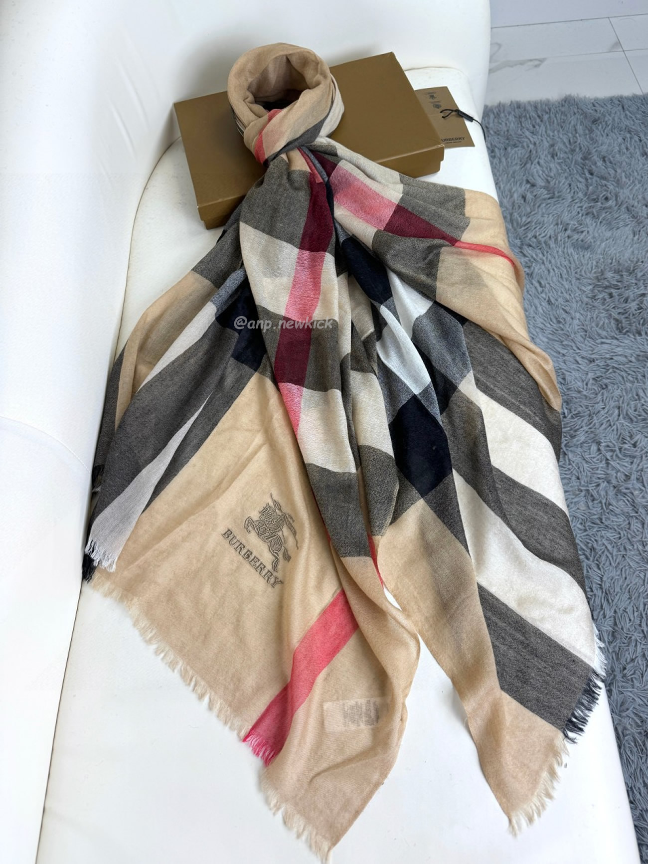 Burberry Vintage Check Cashmere Scarf 90x200cm (5) - www.newkick.org Burberry Vintage Check Cashmere Scarf 90x200cm (5) - www.newkick.org