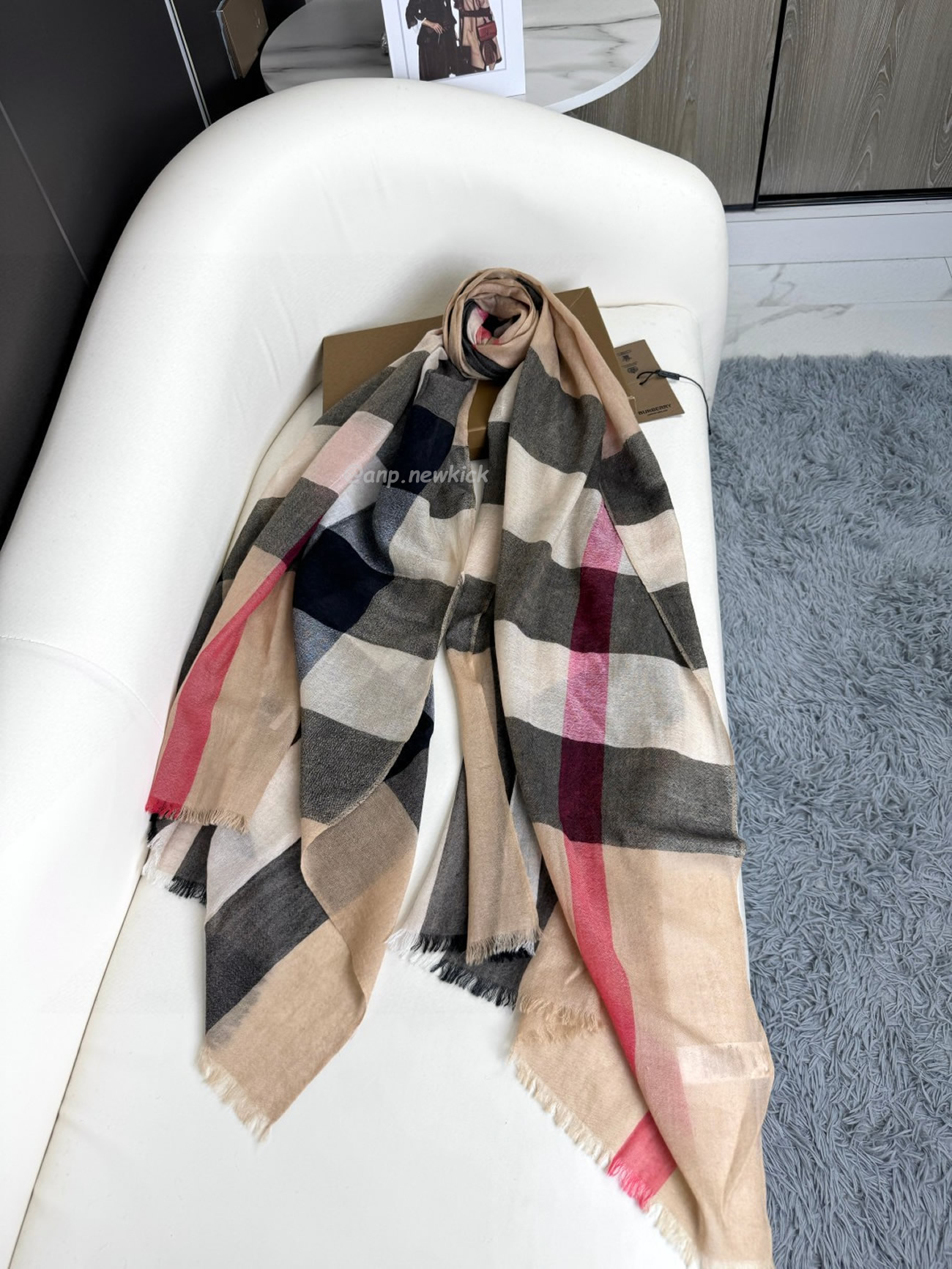 Burberry Vintage Check Cashmere Scarf 90x200cm (6) - www.newkick.org Burberry Vintage Check Cashmere Scarf 90x200cm (6) - www.newkick.org