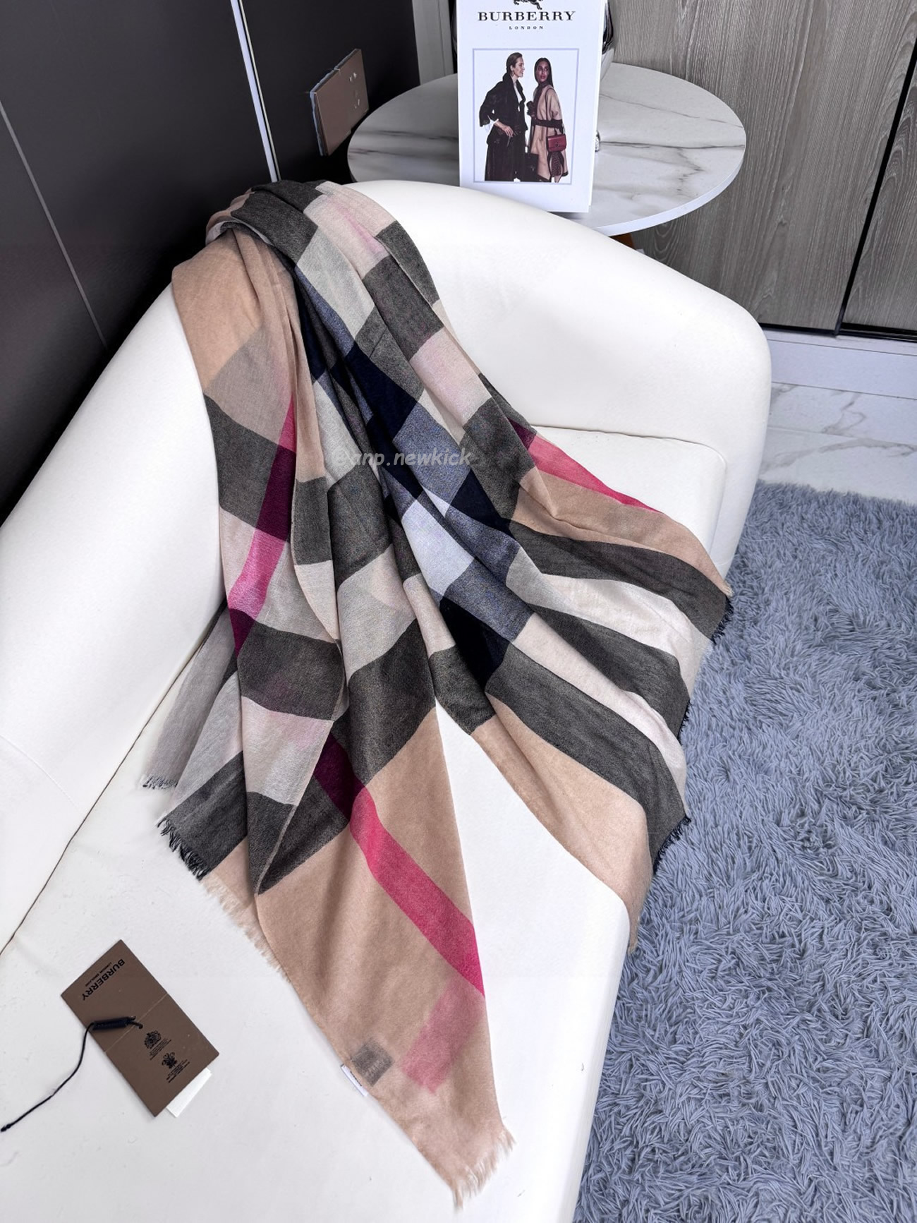 Burberry Vintage Check Cashmere Scarf 90x200cm (7) - www.newkick.org Burberry Vintage Check Cashmere Scarf 90x200cm (7) - www.newkick.org