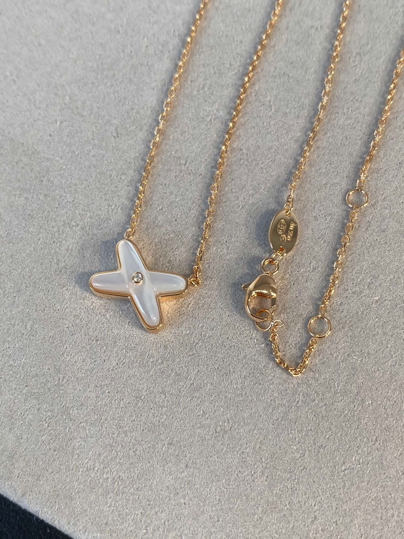 Chaumet Pendant (5) - www.newkick.org