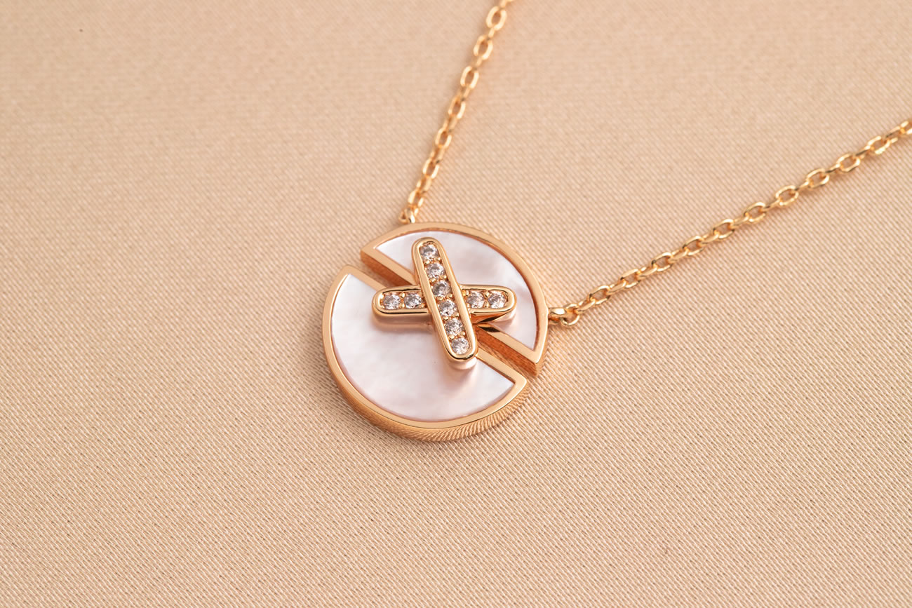 Chaumet Pendant (9) - www.newkick.org