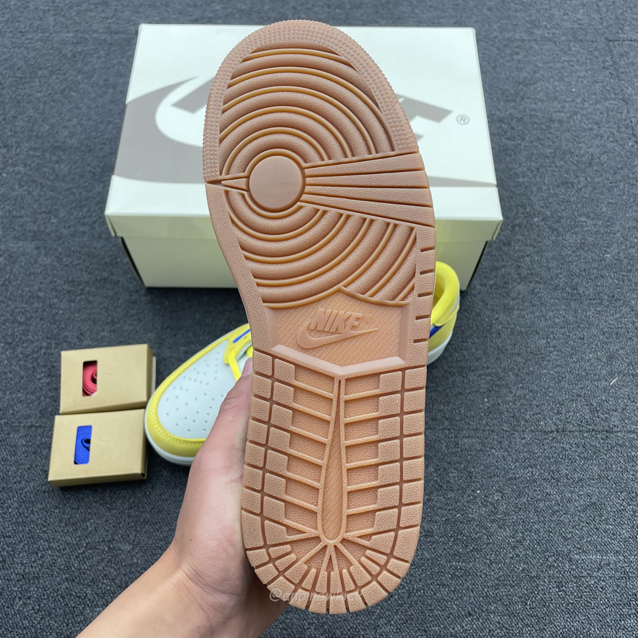 Travis Scott X Nike Air Jordan 1 Retro Low Og Sp Canary Dz4137 700 (14) - www.newkick.org