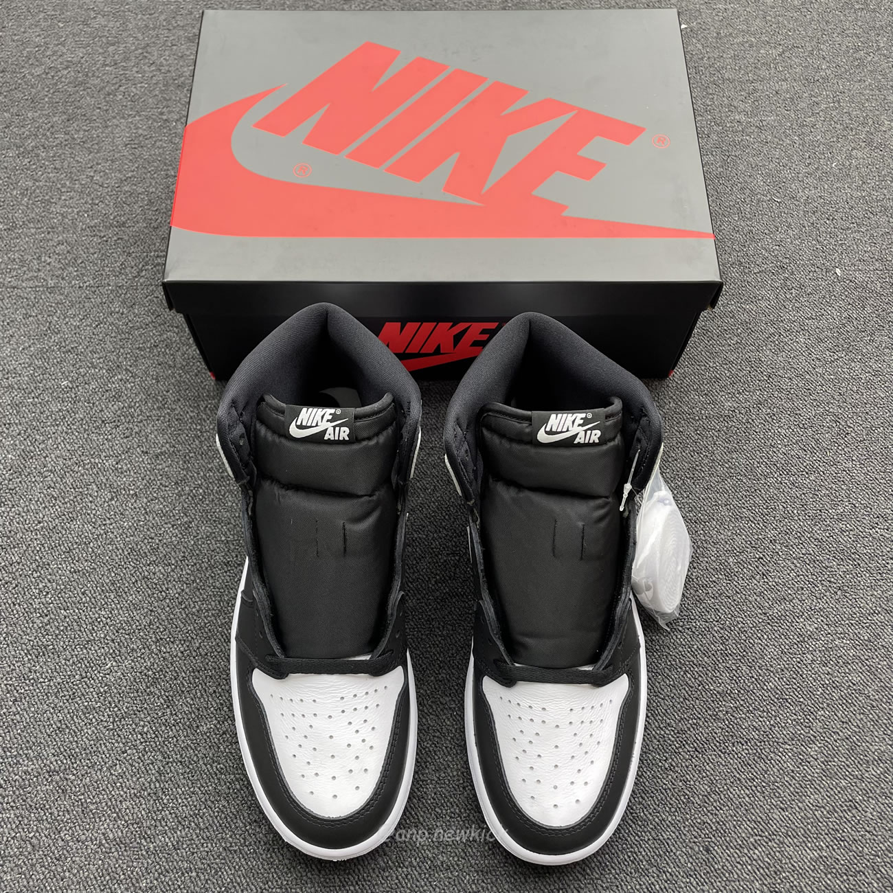Air Jordan 1 Retro High Og Black White Dz5485 010 (4) - www.newkick.org Air Jordan 1 Retro High Og Black White Dz5485 010 (4) - www.newkick.org