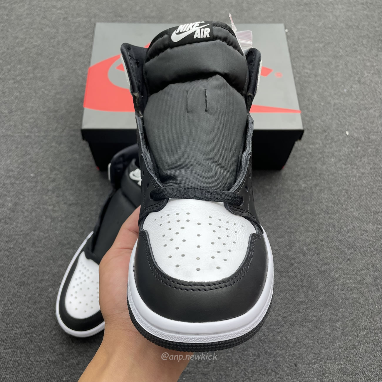 Air Jordan 1 Retro High Og Black White Dz5485 010 (5) - www.newkick.org Air Jordan 1 Retro High Og Black White Dz5485 010 (5) - www.newkick.org