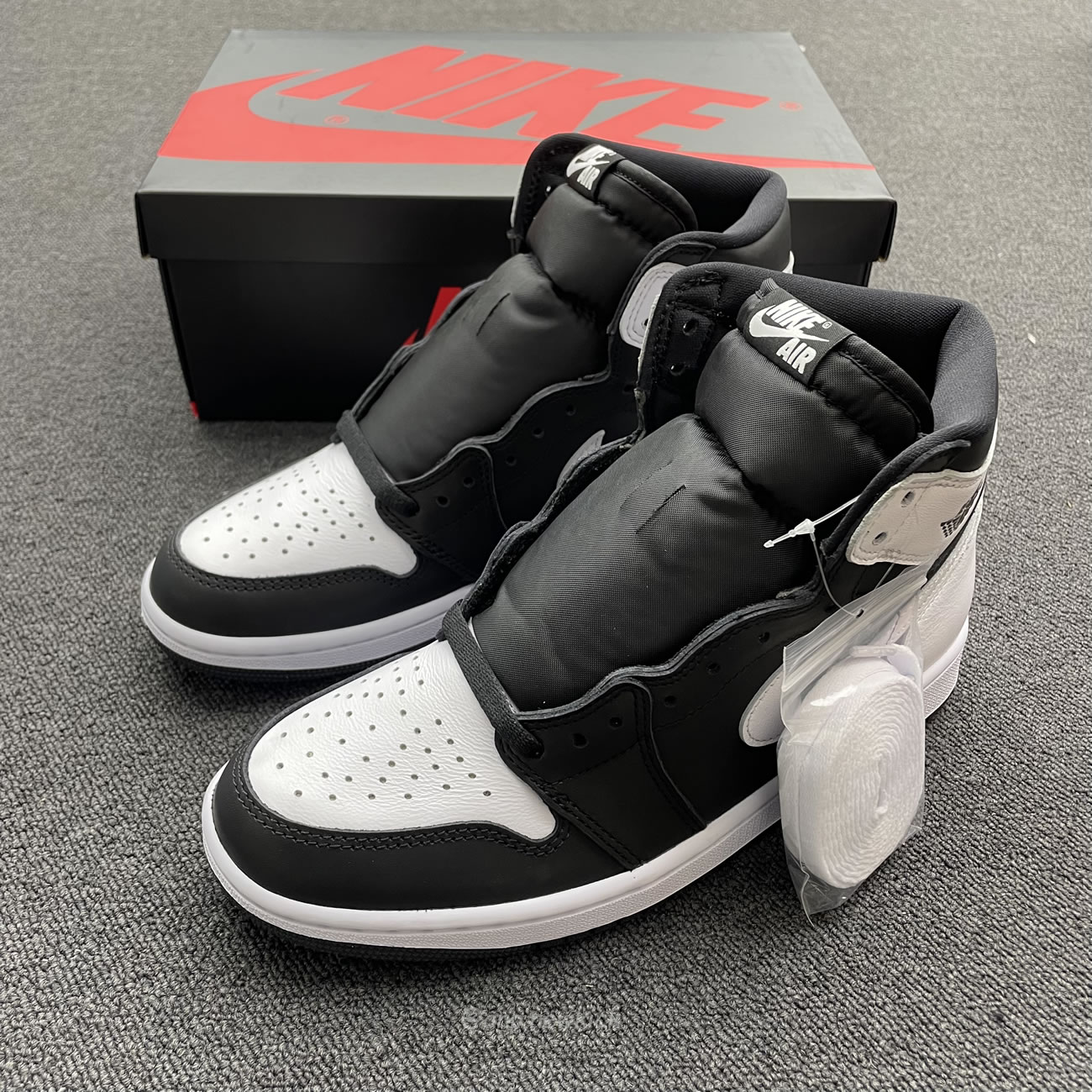 Air Jordan 1 Retro High Og Black White Dz5485 010 (7) - www.newkick.org Air Jordan 1 Retro High Og Black White Dz5485 010 (7) - www.newkick.org