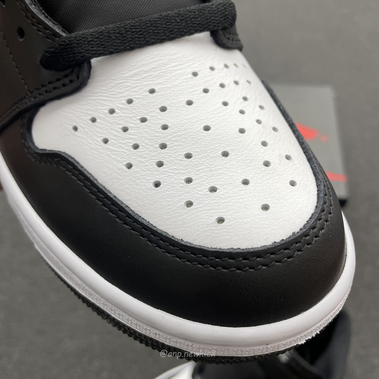Air Jordan 1 Retro High Og Black White Dz5485 010 (9) - www.newkick.org Air Jordan 1 Retro High Og Black White Dz5485 010 (9) - www.newkick.org