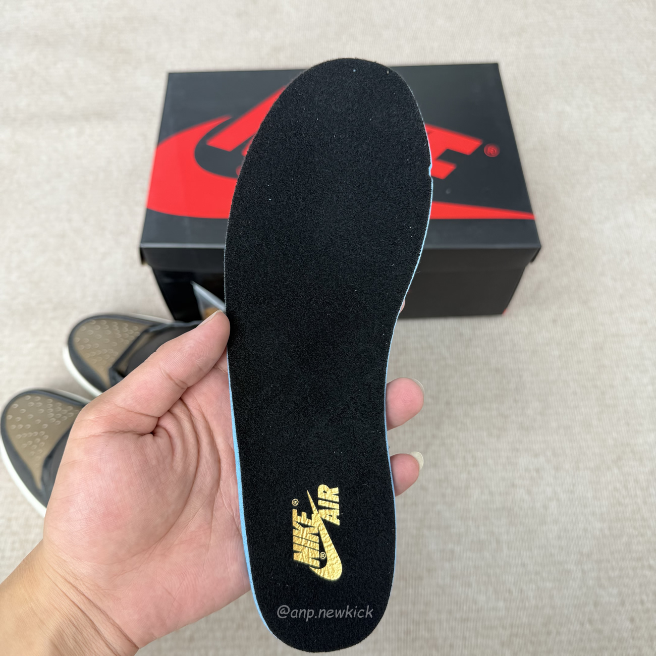 Air Jordan 1 Retro High Og Black Metallic Gold Dz5485 071 (3) - www.newkick.org
