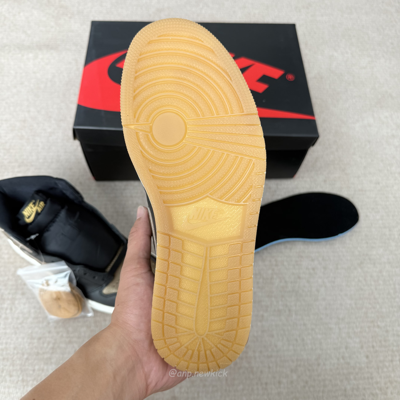 Air Jordan 1 Retro High Og Black Metallic Gold Dz5485 071 (5) - www.newkick.org