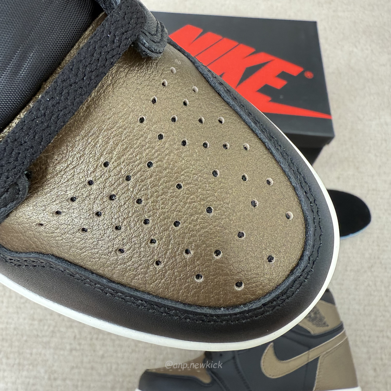 Air Jordan 1 Retro High Og Black Metallic Gold Dz5485 071 (7) - www.newkick.org