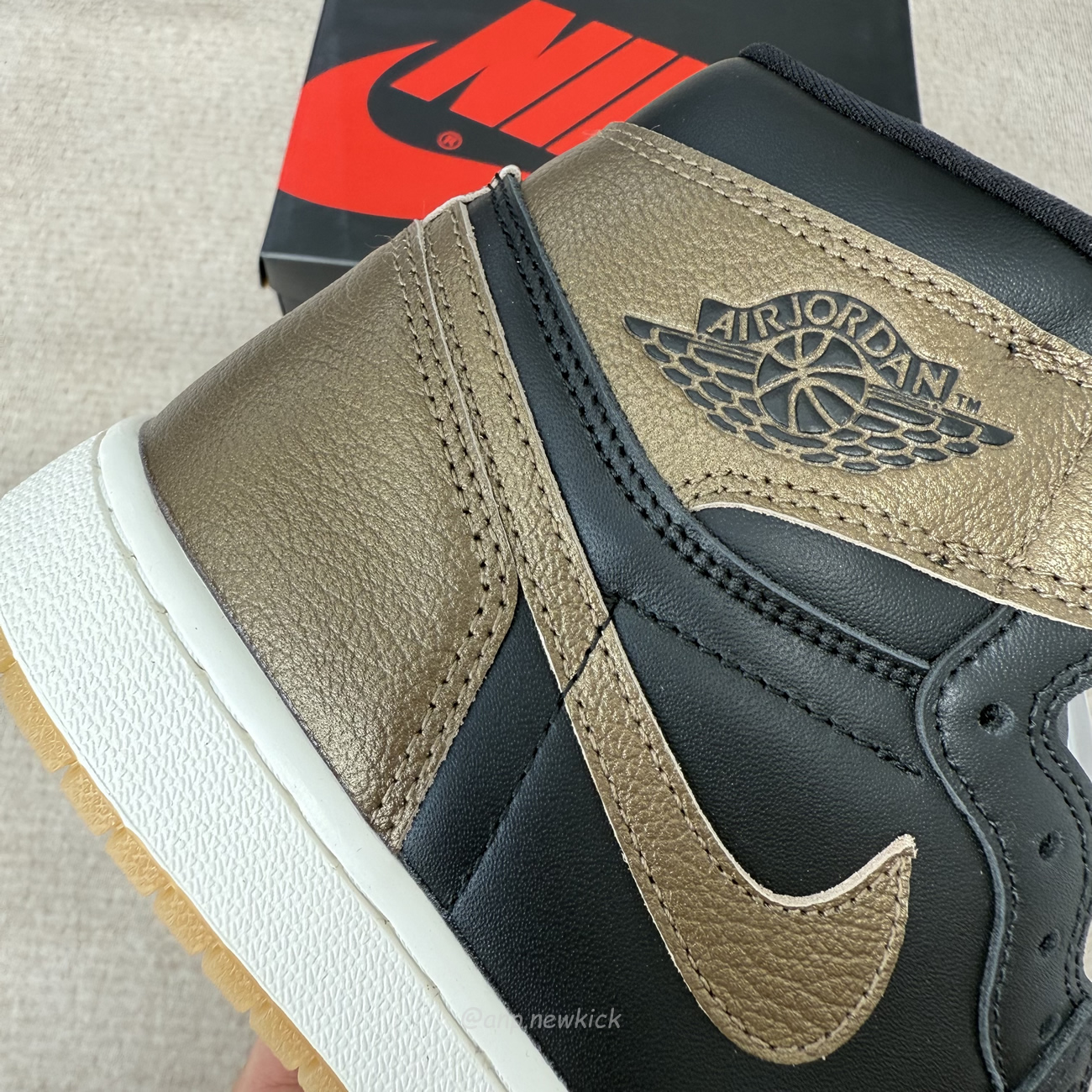 Air Jordan 1 Retro High Og Black Metallic Gold Dz5485 071 (8) - www.newkick.org