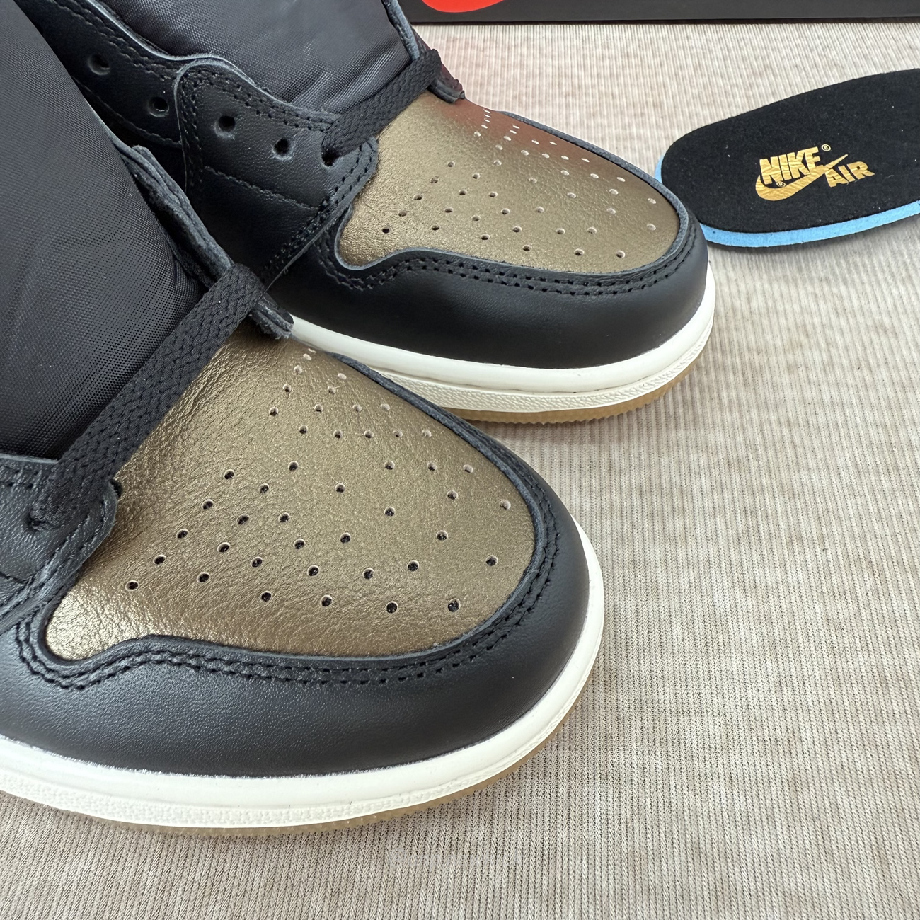 Air Jordan 1 Retro High Og Black Metallic Gold Dz5485 071 (9) - www.newkick.org