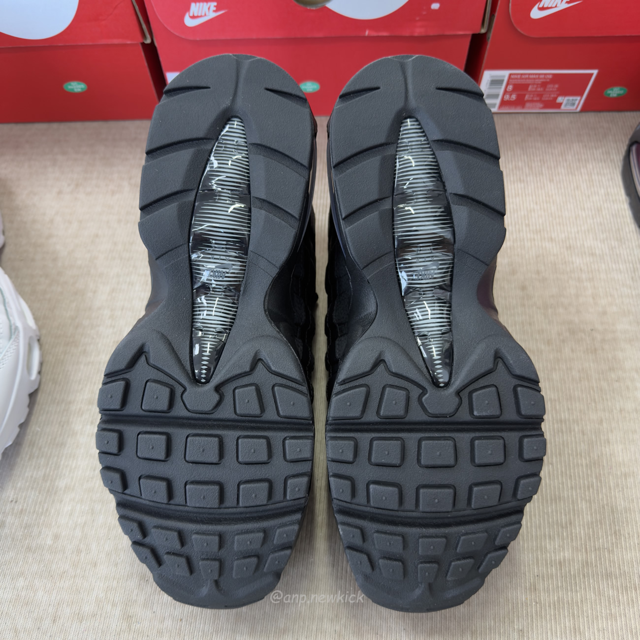 Nike Air Max 95 Og Big Bubble Black Anthracite Triple White Fireberry (9) - www.newkick.org